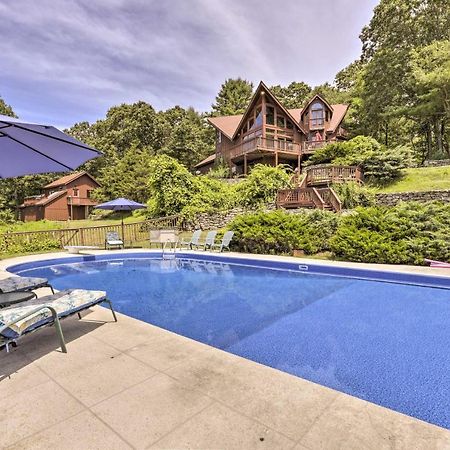 Private Guest House With Deck And Spectacular Views! Uncasville Esterno foto