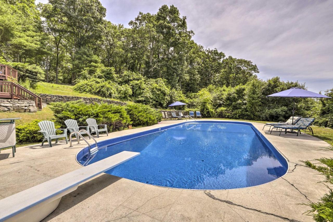 Private Guest House With Deck And Spectacular Views! Uncasville Esterno foto