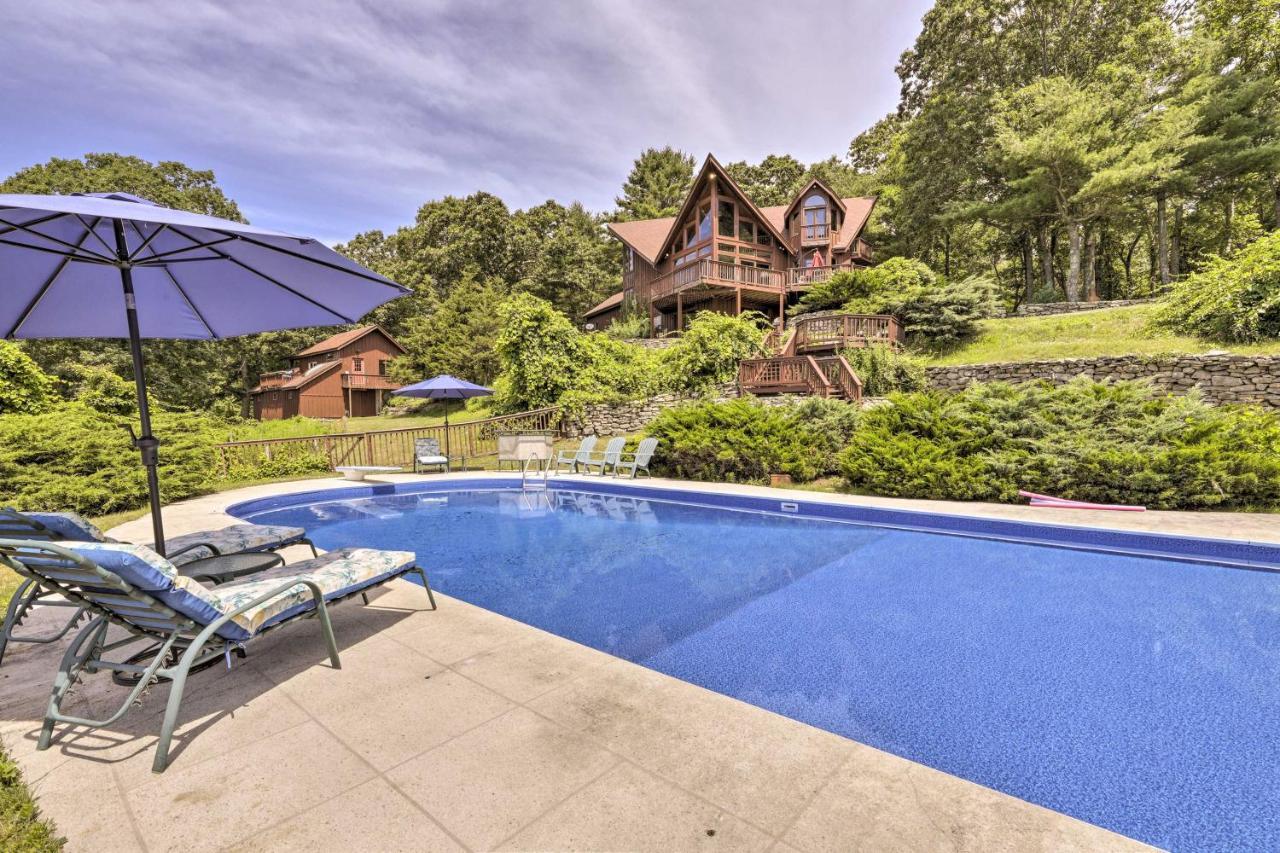 Private Guest House With Deck And Spectacular Views! Uncasville Esterno foto