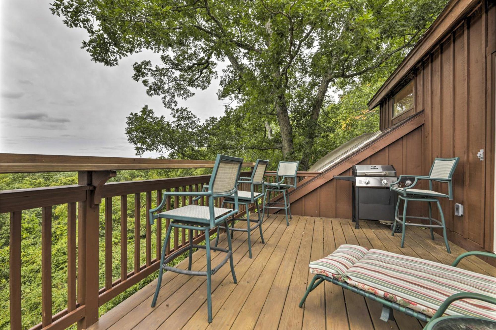 Private Guest House With Deck And Spectacular Views! Uncasville Esterno foto