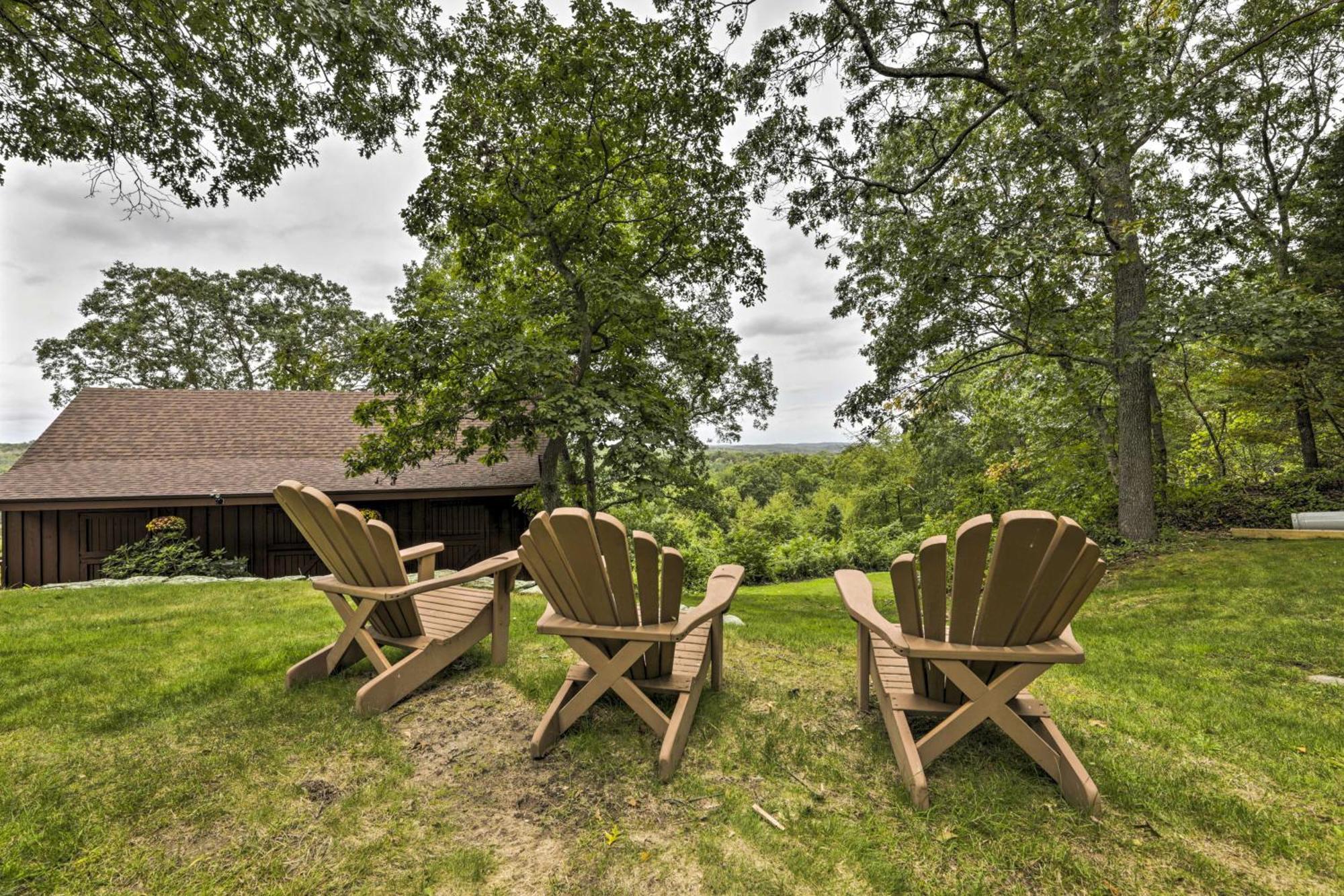Private Guest House With Deck And Spectacular Views! Uncasville Esterno foto