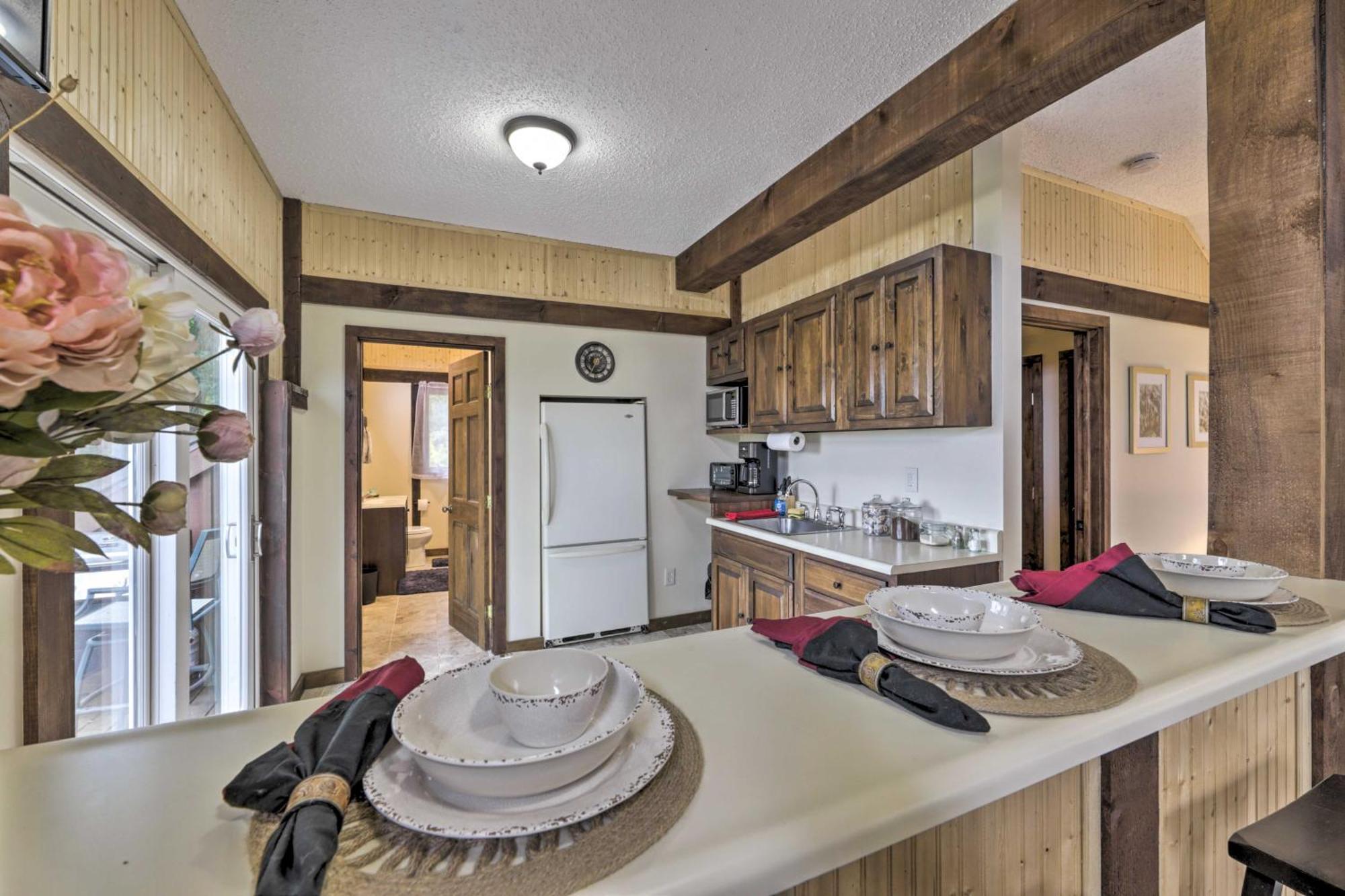 Private Guest House With Deck And Spectacular Views! Uncasville Esterno foto