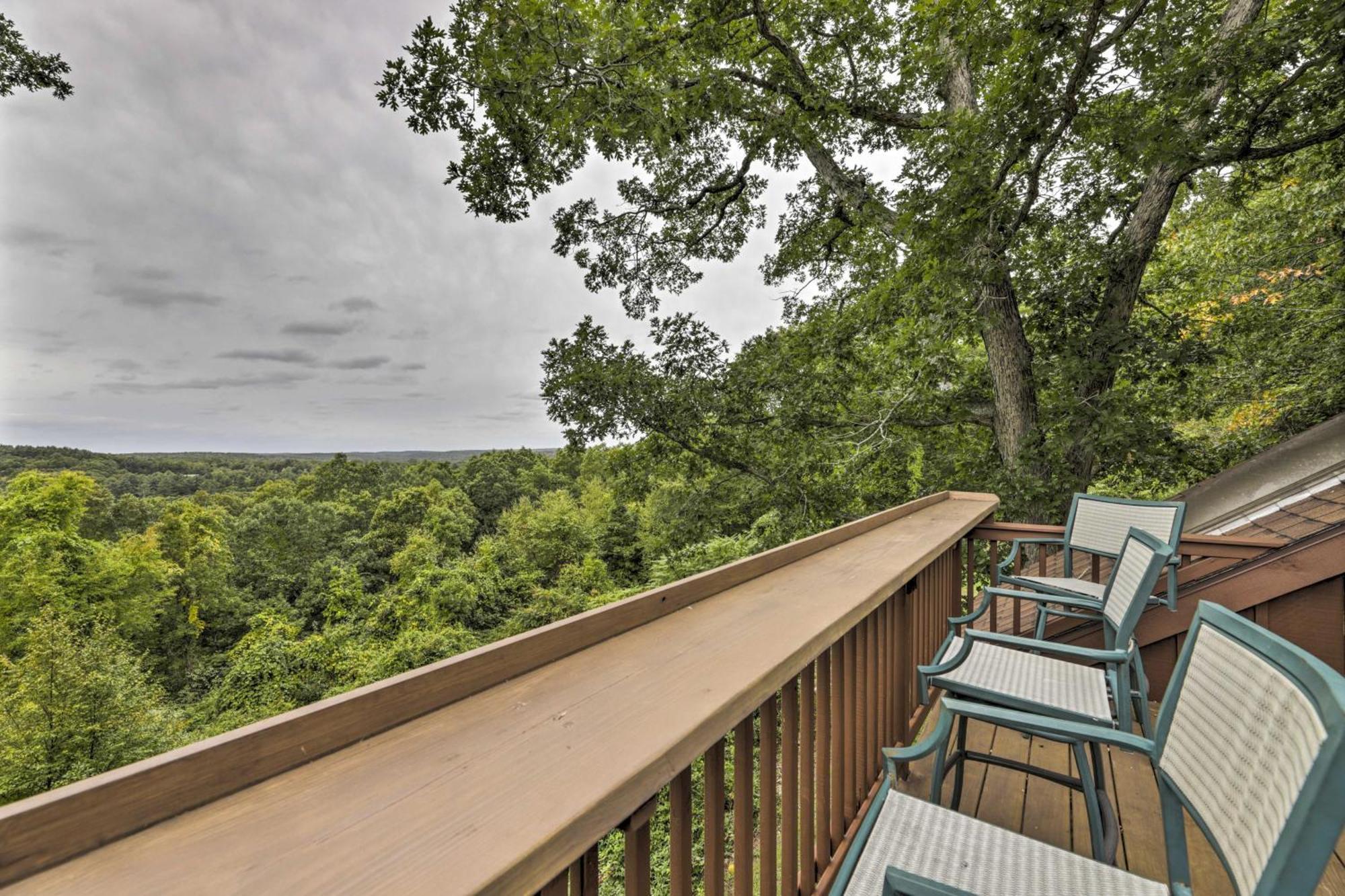 Private Guest House With Deck And Spectacular Views! Uncasville Esterno foto